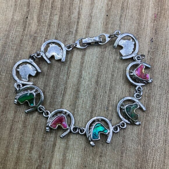 SJ Horseshoe Horse Head Iridescent Mother of Pearl Silver Tone Bracelet - Picture 7 of 8